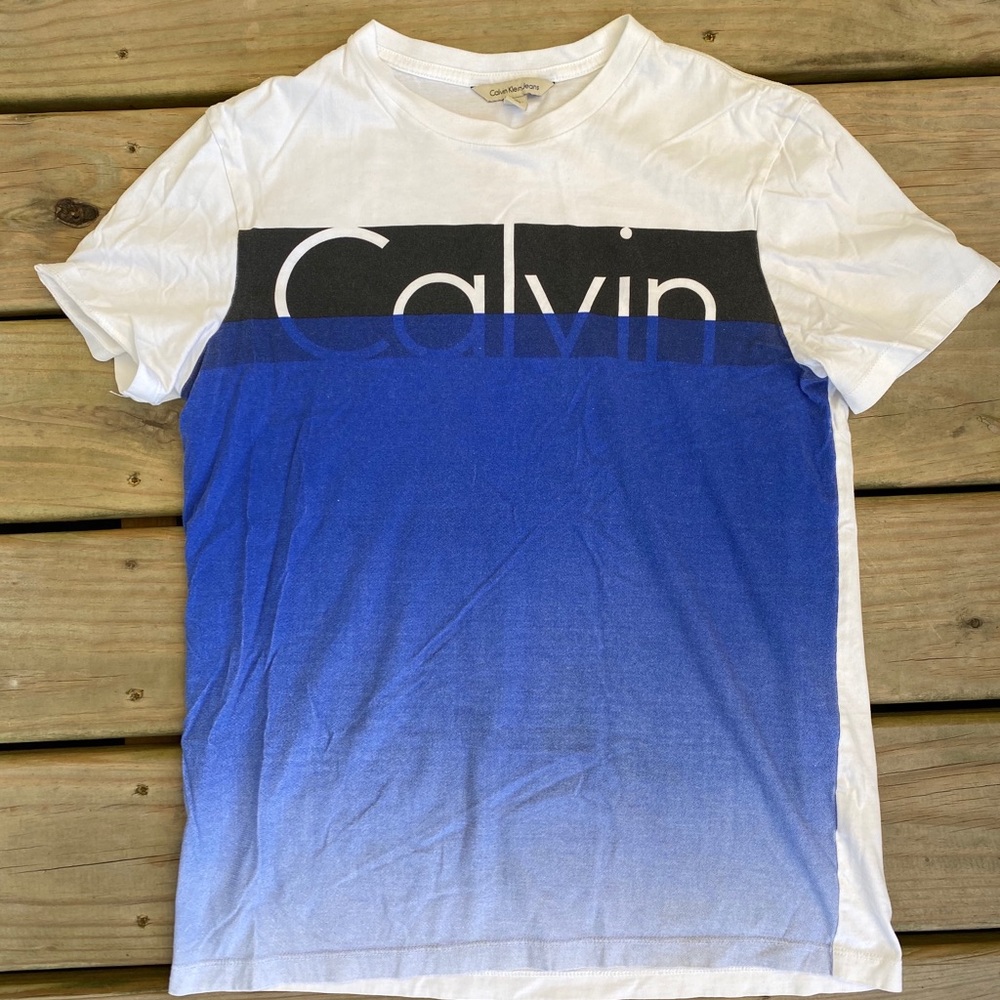 Calvin Klein Tee shirt